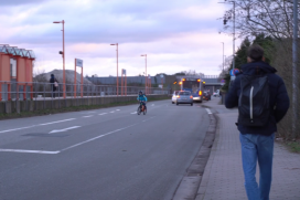 Video-Ausschnitt Schulverkehr Kreuzung Bahnstraße Buchenweg Bild 1